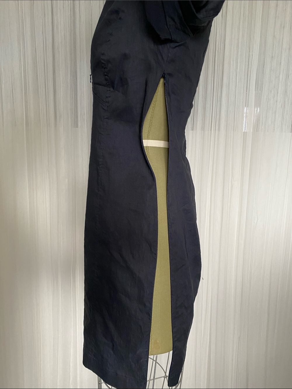 Sarah Pacini Classic Dark Charcoal Sheath Dress - Elegant Women's Dress
Size M - Picture 5 of 17